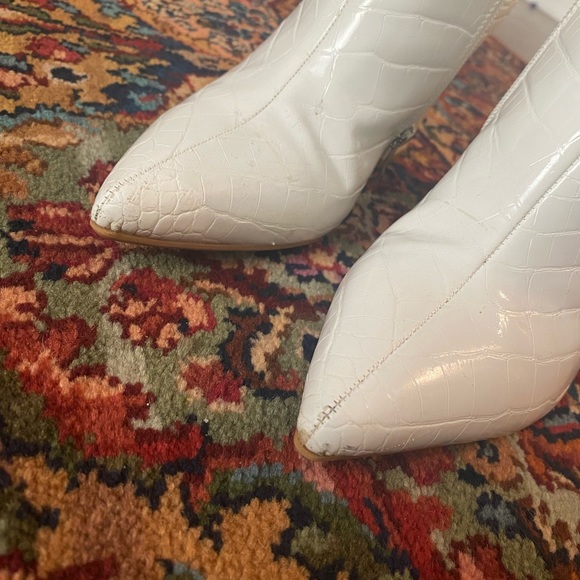 White Booties! Fall essential 🖤 - Picture 3 of 4